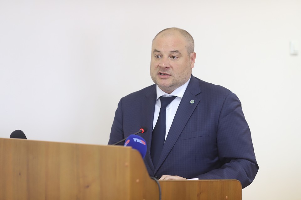 Список отстающих - часть доклада, который представил вице-губернатор Игорь Греков (на фото).