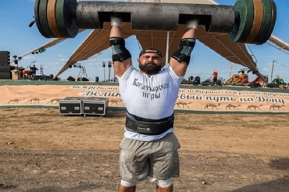 Александр Орлов стал лучшим на чемпионате Ростовской области по силовому экстриму «Богатырские игры». Фото: пресс-служба минспорта Ростовской области
