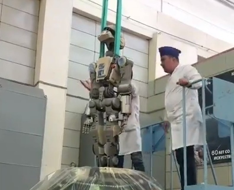 Федора поднимали с помощью крана