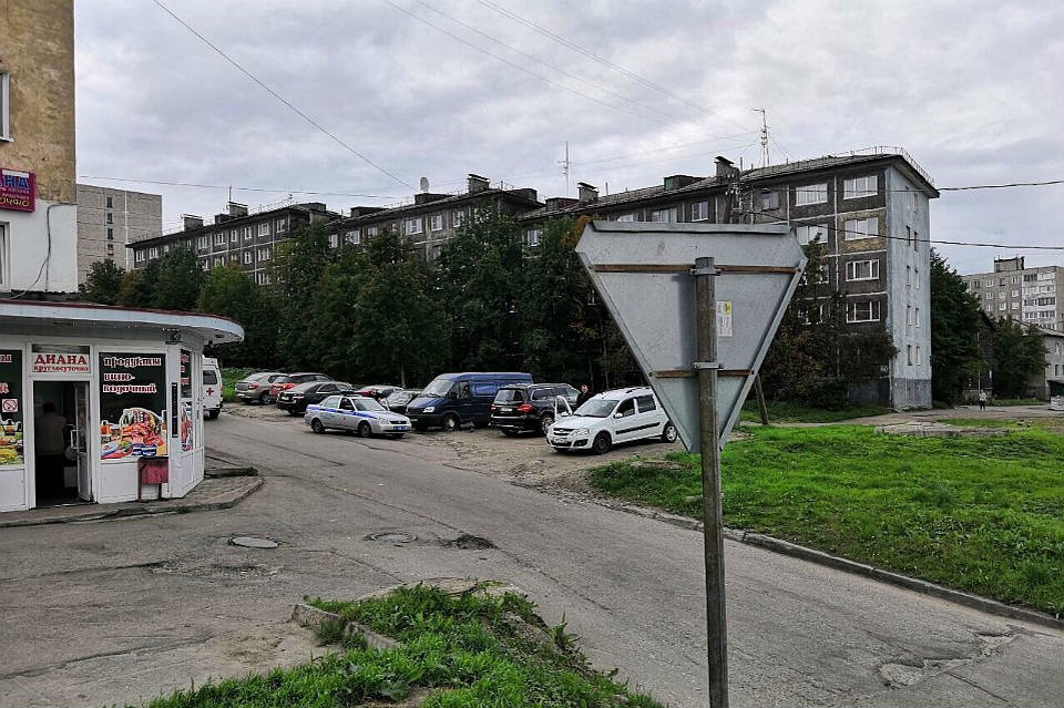 Мальчика сбили во дворе на улице Свердлова. Фото: УГИБДД по Мурманской области