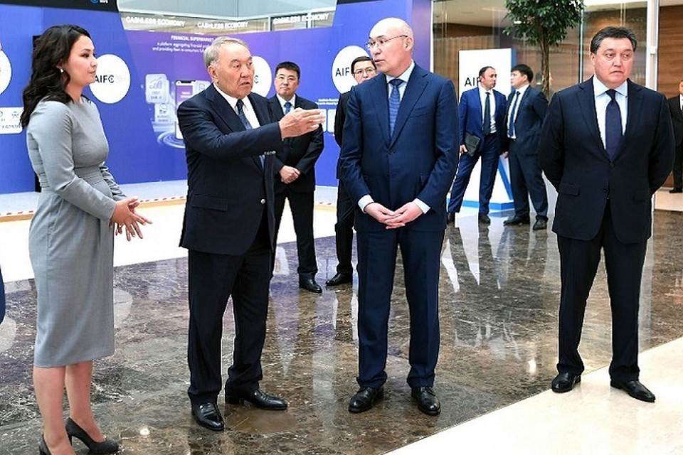 Во время посещения Первый Президент Казахстана также встретился с ключевыми акционерами и участниками Биржи финансового центра.