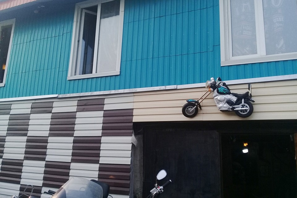 При обыске помещений клуба в гаражном кооперативе нашли оружие. Фото с сайта УМВД России по ХМАО-Югре