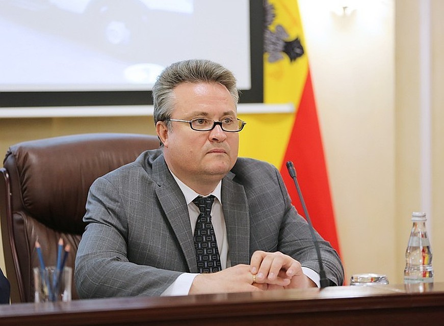 В прошлом году мэр Воронежа Вадим Кстенин поручил в два раза увеличить финансирование на ремонт и строительство тротуаров