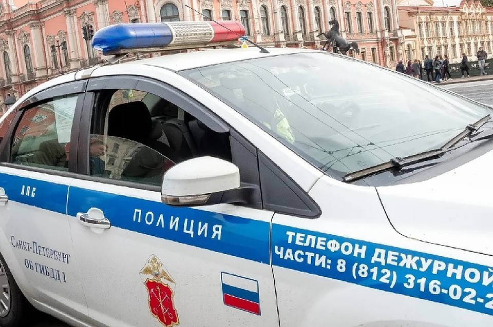 Подростка сейчас отчитывают родители.