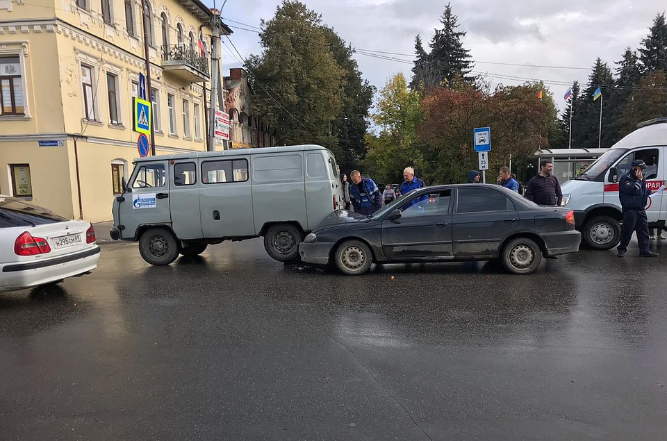 В Тверской области иномарка протаранила "буханку" Фото: пресс-служба УГИБДД России по Тверской области