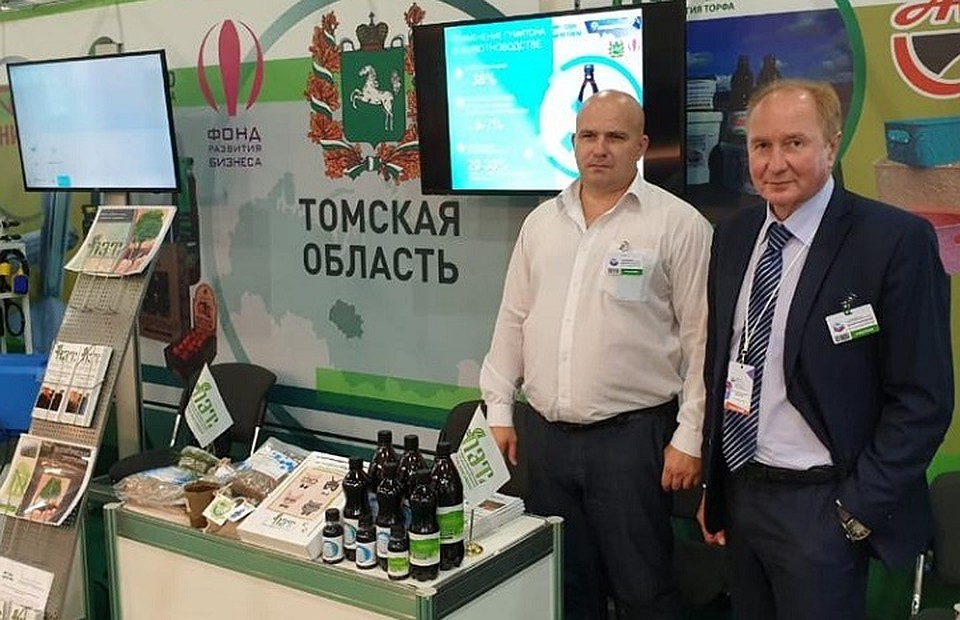 На выставке в МФЦ «Крокус-Экспо»: директор производства компании "Сибурметахим" Николай Конев (слева) и руководитель томских «Зеленых» Андрей Монастырев.