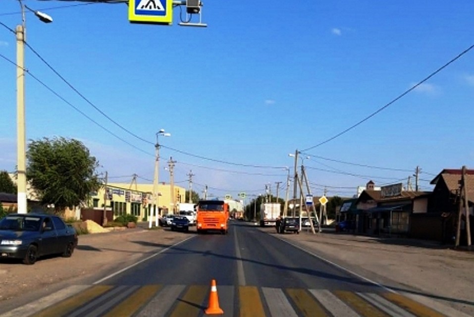 Школьник переходил дорогу по "зебре", но все равно попал под колеса. Водители, да будьте ж вы внимательнее на дороге!