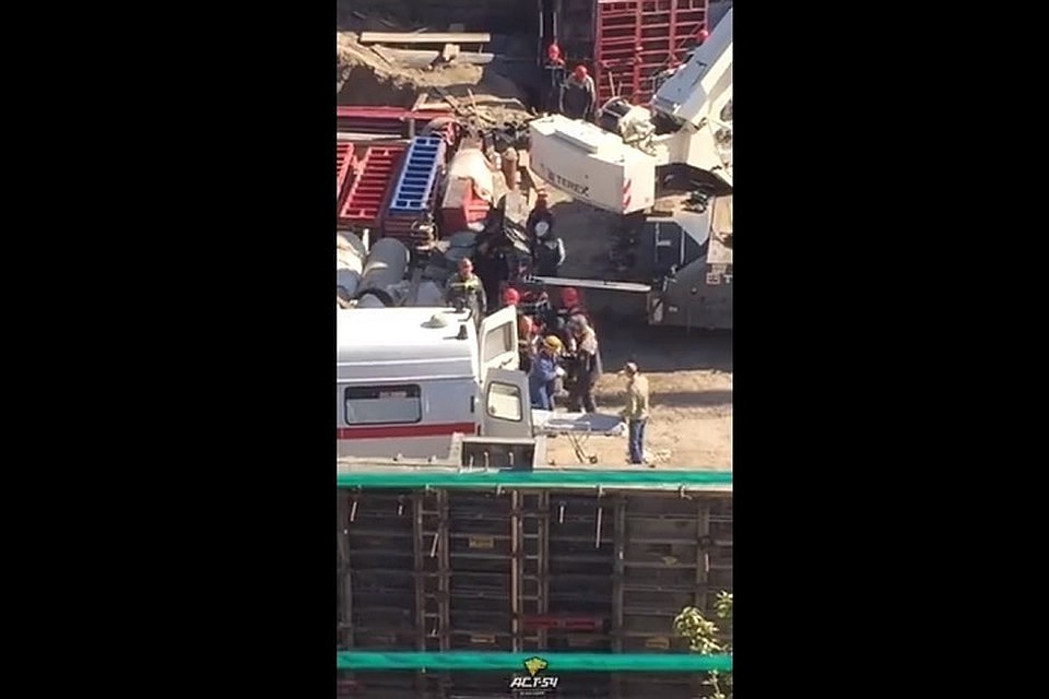 Следственный комитет проведет проверку по факту получения травмы рабочим на стройке. Фото: Кадр из видео