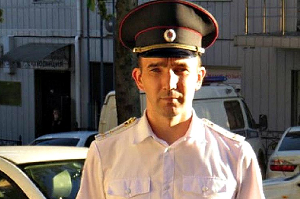 Алексей Кузьмин проходил мимо в тот момент, когда женщина упала.