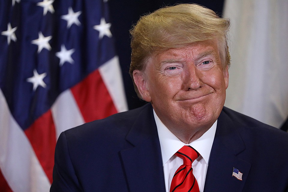 Но все в Америке и на Украине уже догадались, что Трамп таким образом прогибает Владимира Зеленского