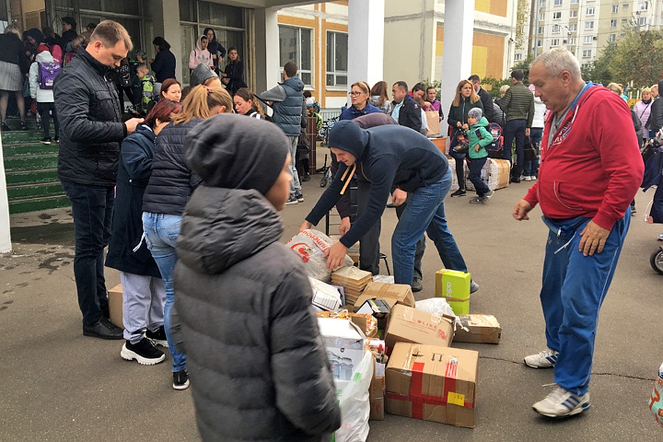 Зачем в современных школьников заставляют собирать макулатуру?