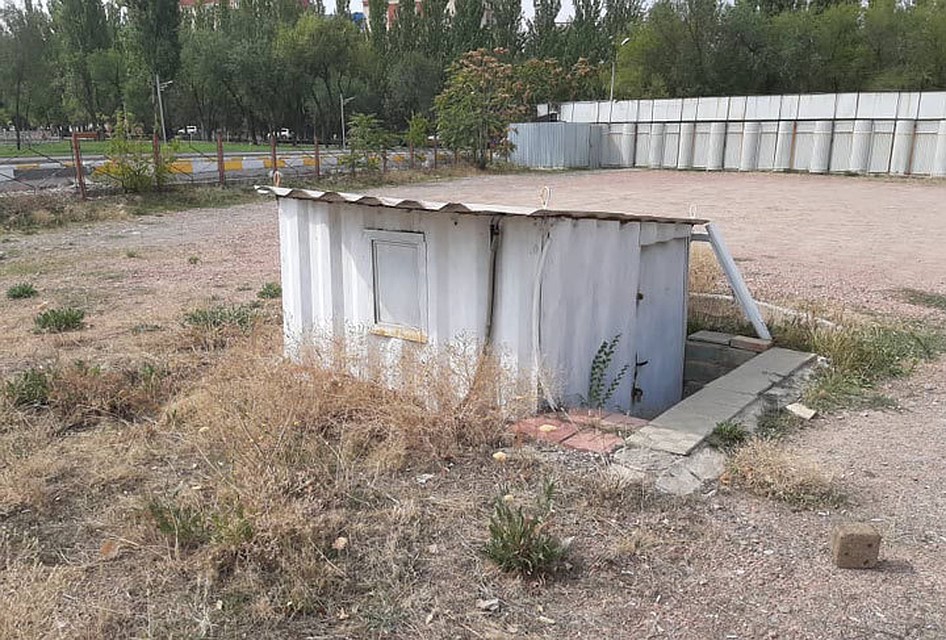 После жалоб возмущенных бишкекчан автокинотеатр демонтируют.