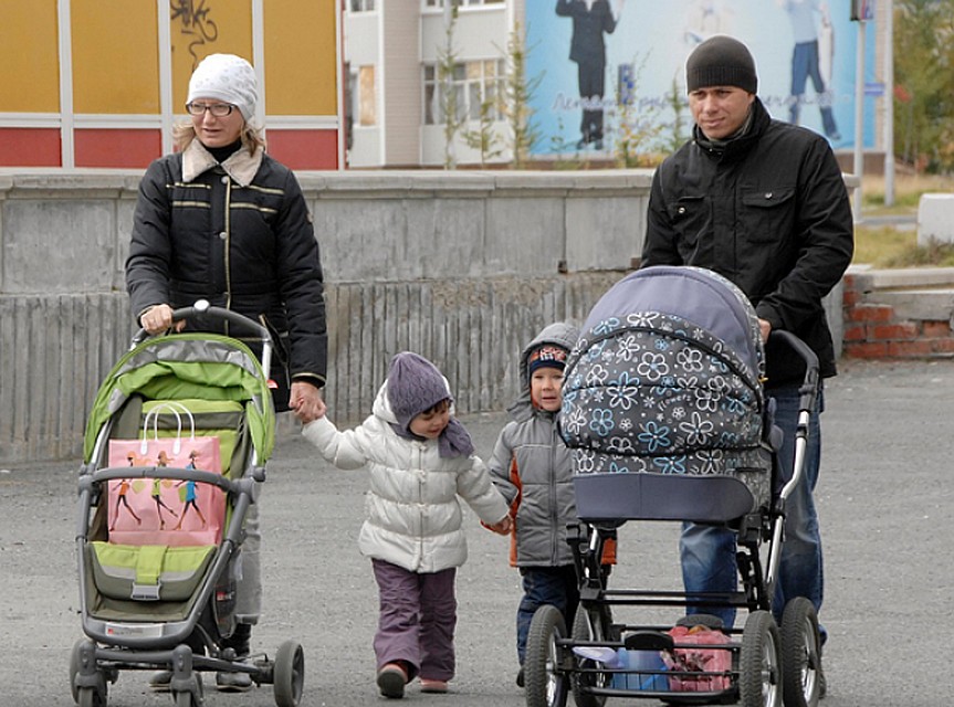 12 многодетных семей Салехарда получили земельные наделы Фото: yanao.ru