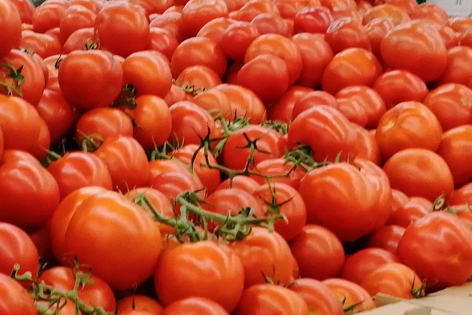 Овощи и другие продукты питания нужно продавать в специально отведенных местах.