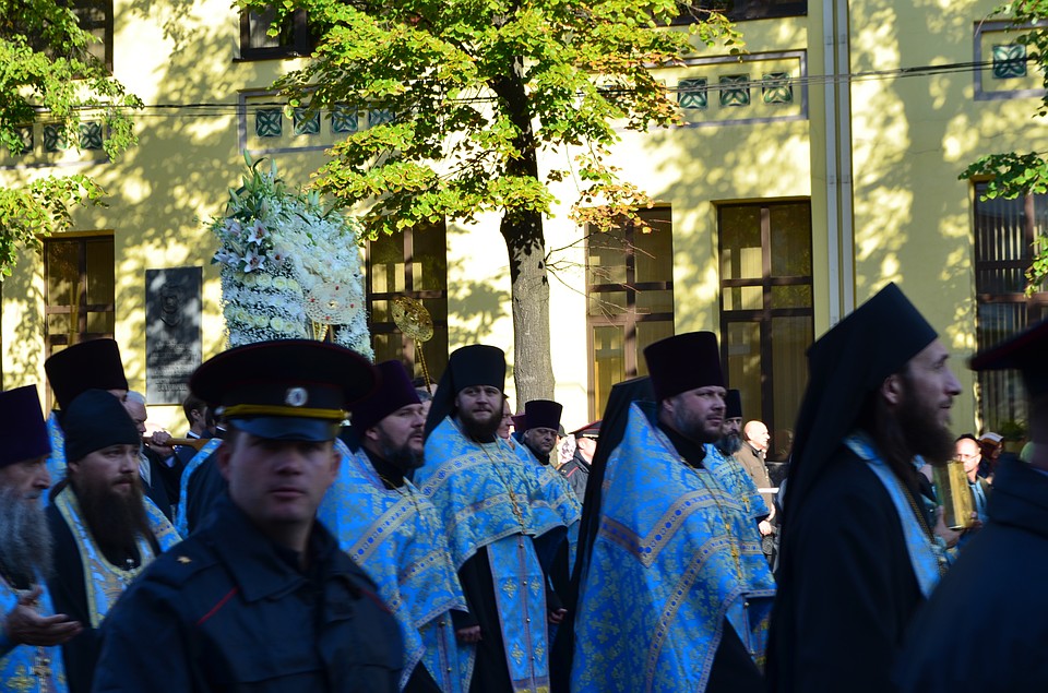 Паломники приходят к иконе круглосуточно