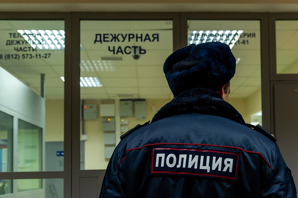 Возле дома на омичку напал грабитель с ножницами