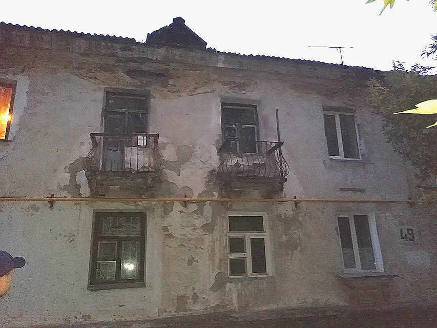 Аварийный дом. Фото: Игорь Берг