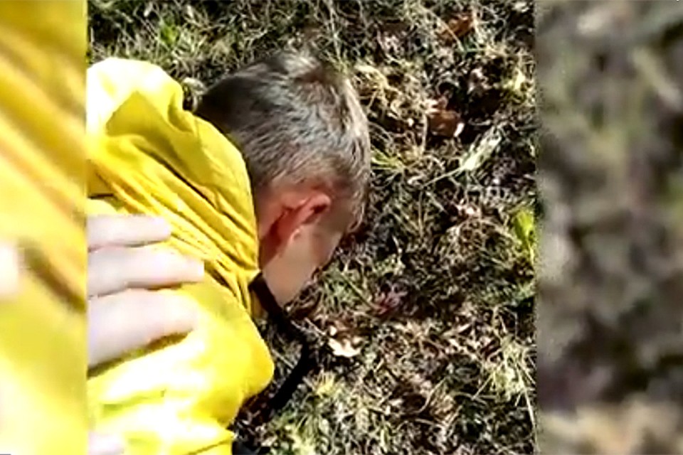 Подростка задержали с поличным, когда он забрался в кабинет психолога в детском саду. Фото: кадр из видео УВД.