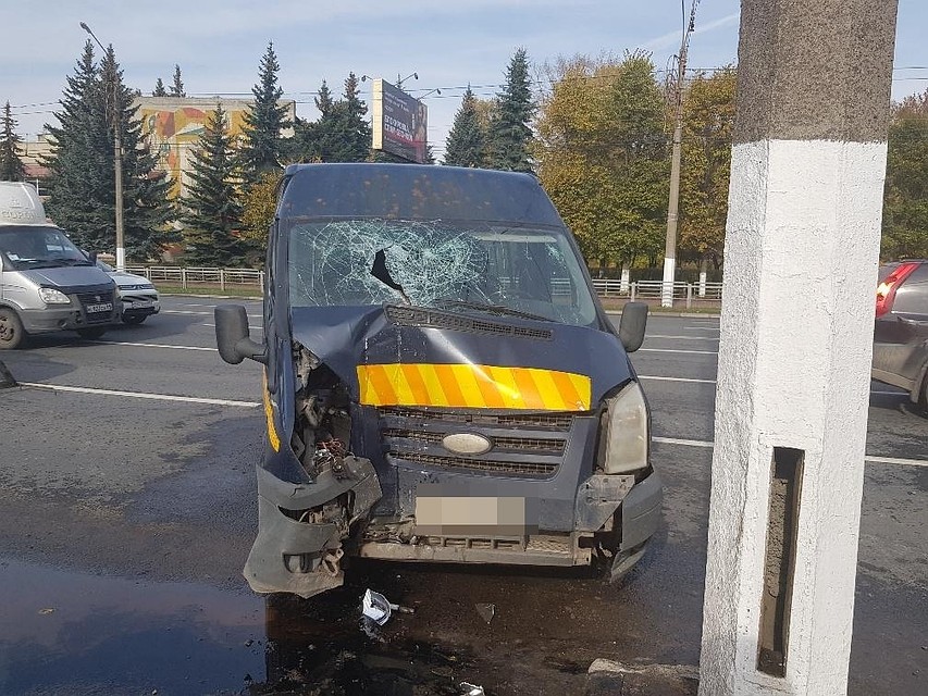 В Твери иномарка снесла опору уличного освещения Фото: УГИБДД России по Тверской области
