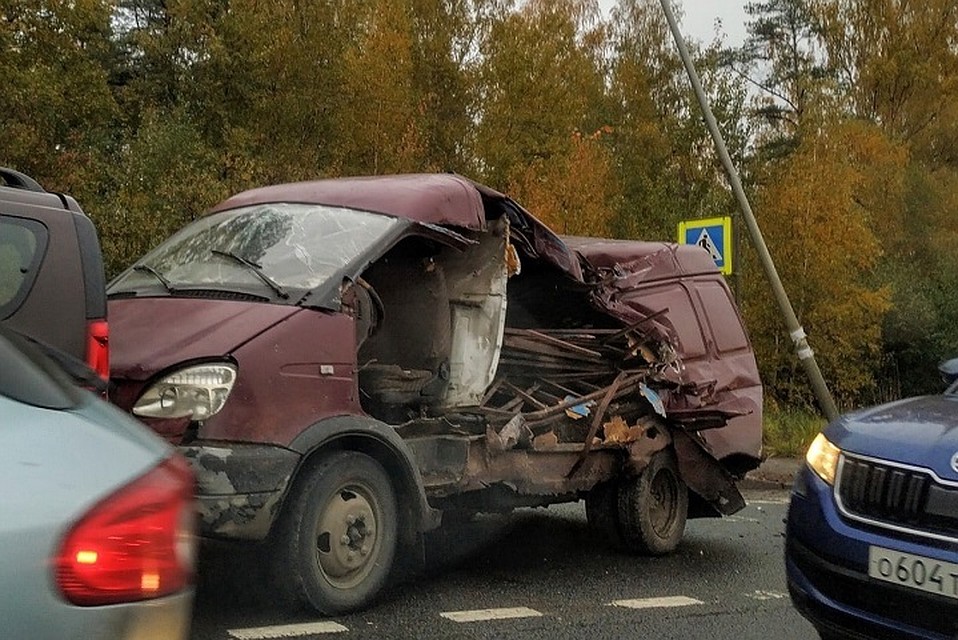 На Волхонском шоссе "Газель" утроила массовое ДТП с легковушками и самосвалом