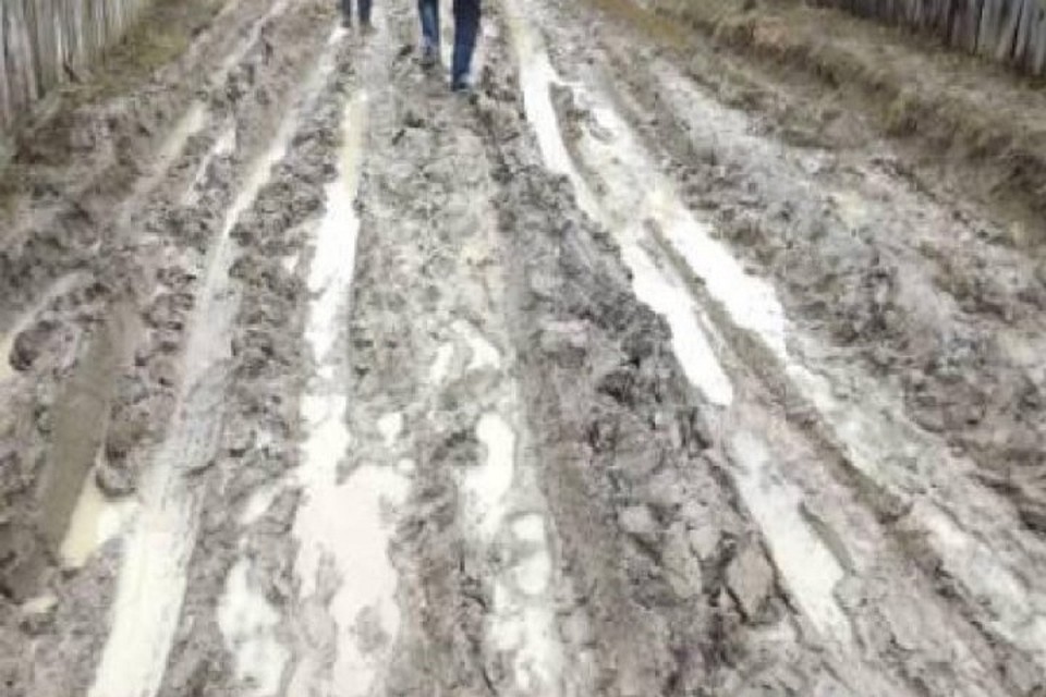 На ремонт пути, протяженностью три километра, необходимо пять миллионов леев, но денег нет, разумеется. Фото: скриншот из видео
