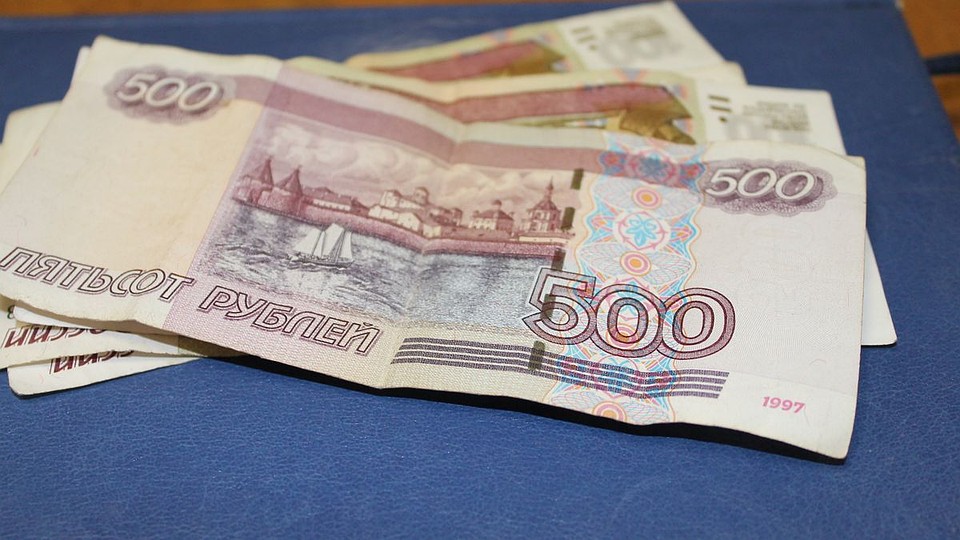 Пенсионерка присвоила деньги и личные вещи мужчины