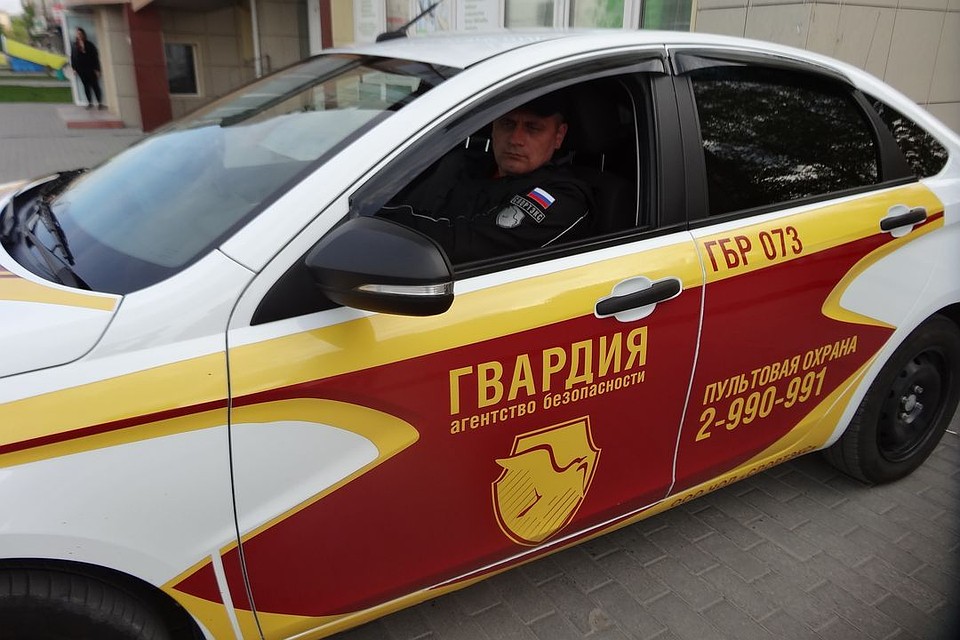 Сотрудники Агентства Безопасности ГВАРДИЯ оказали парню первую помощь. Фото: Агентство Безопасности ГВАРДИЯ.