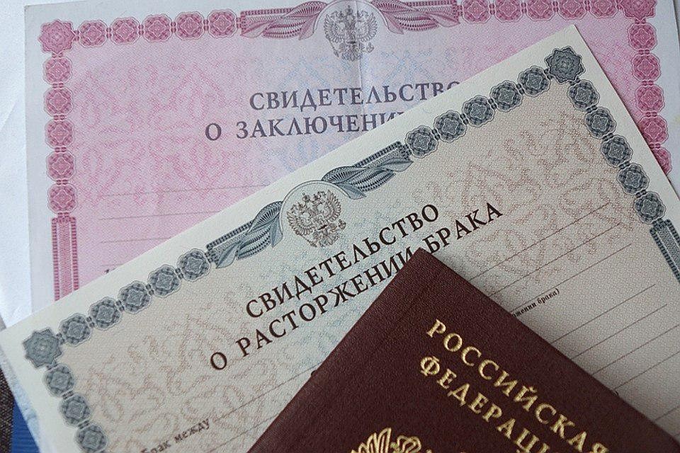 Мигрант женился на петербурженке ради "прописки" и сбежал через 5 месяцев