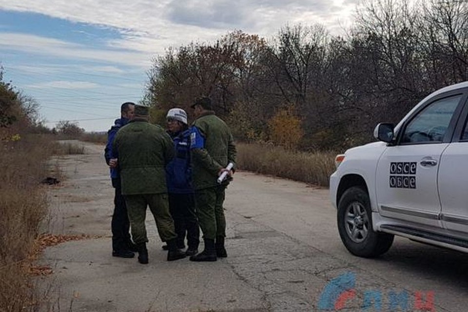 Разведение войск у Золотого в Донбассе сорвали украинские националисты. Фото: ЛИЦ