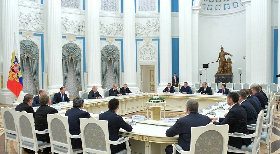 Владимир Путин принял в Кремле губернаторов, избранных в Единый день голосования. Фото: gubernator74.ru
