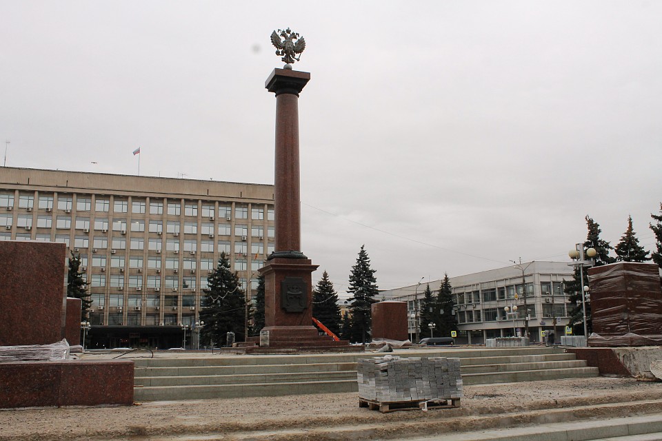 Площадь у стелы в процессе ремонта. Фото: администрация Твери.