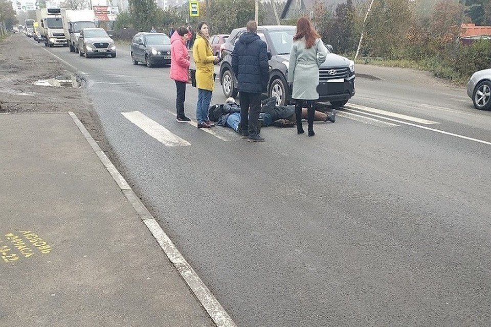 В Янино на пешеходном переходе сбили двух женщин