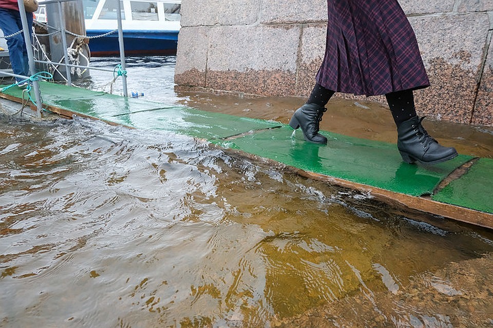 В Неве поднялся уровень воды из-за продолжительного ливня