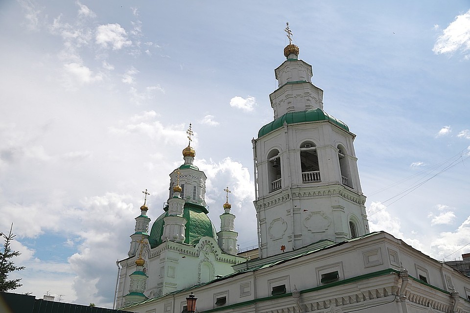 Есть собор в честь Покрова и в Красноярске, на улице Сурикова.
