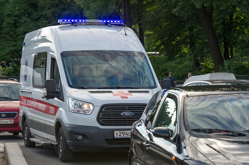 Мужчина с раной в груди сам пришел в больницу в Сланцах