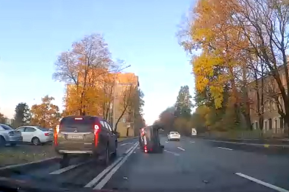 На Приморском проспекте "Киа" влетел в несколько попутных автомобилей. Фото: vk.com/unreleased_dtp