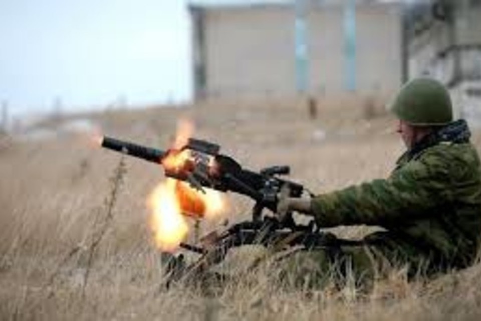 Украинские боевики продолжают обстрелы территории Республик. Фото: Русская Весна