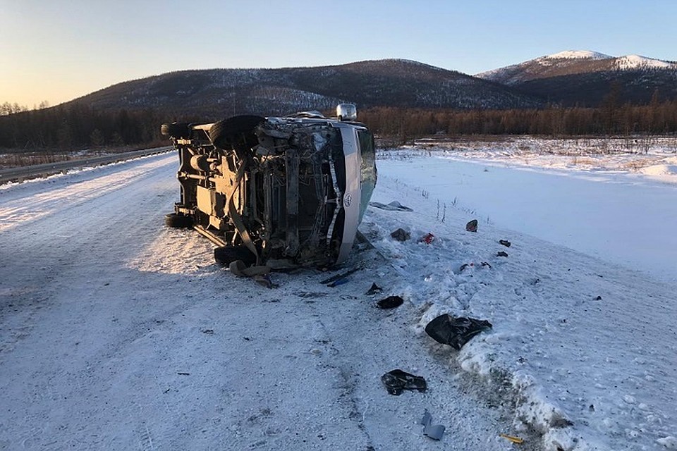 Еще двое пассажиров получили ушибы.