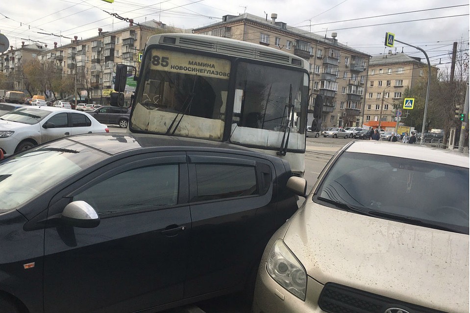 Пострадали три авто