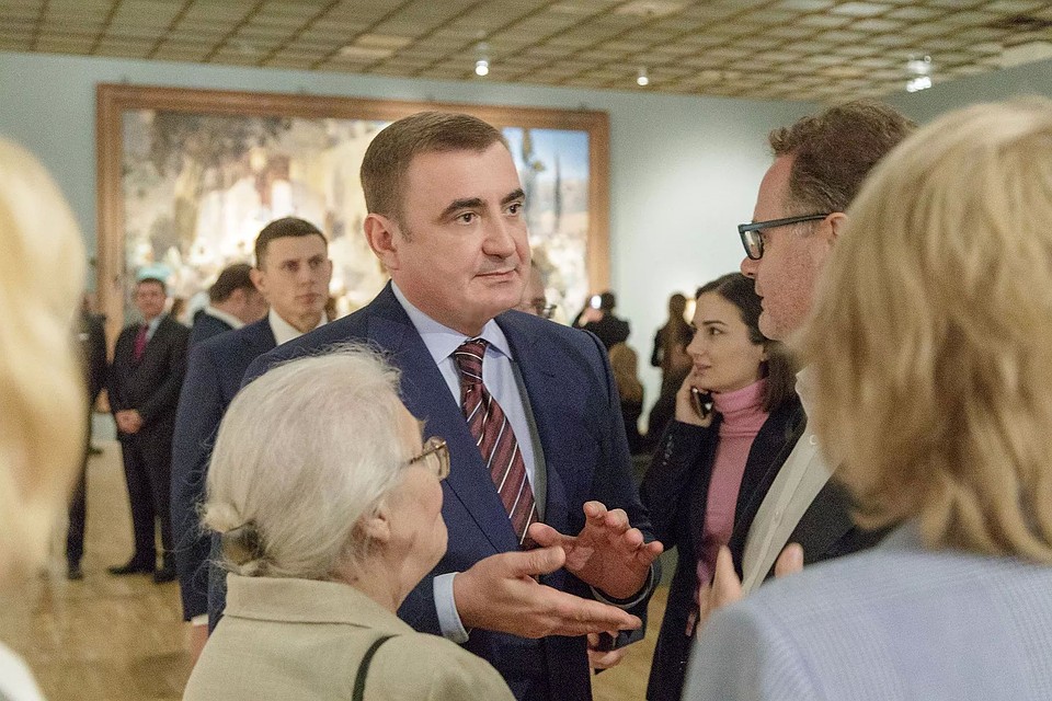 Алексей Дюмин с гордостью рассказывал о земляке-художнике и о музеях Тулы.