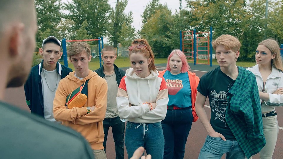осмотреть два премьерных эпизода сериала "Трудные подростки" можно будет 24 октября.