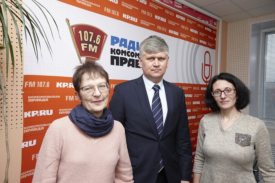 Руководитель направления "Детское право" Ижевской городской общественной организации "Центр социальных и образовательных инициатив" Ольга Пишкова, представитель республиканской общественной организации "Совет отцов" Андрей Васюков, психолог Ася Абовян