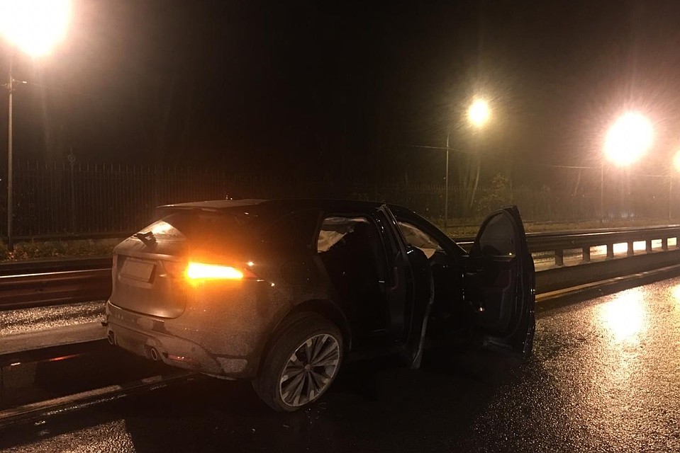 В Петербурге полицейские задержали автоугонщика на "Ягуаре". Фото: пресс-службе ГУ МВД по Петербургу и Ленобласти.
