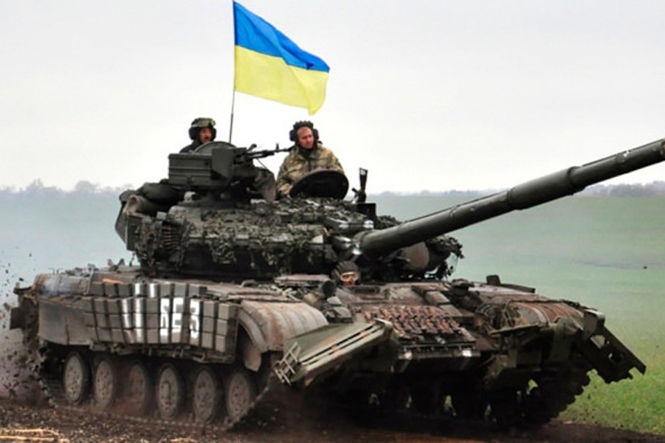 Украинские военные из танков обстреляли Саханку. Фото: Минобороны Украины