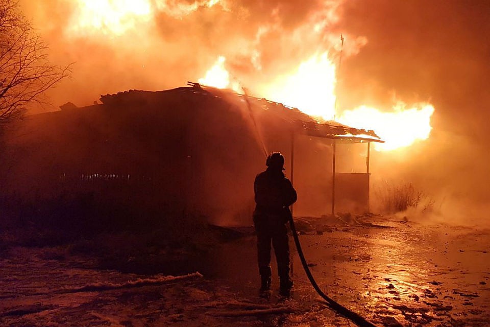 На ликвидацию пожара ушло 3 часа. Фото: МЧС Мурманской области