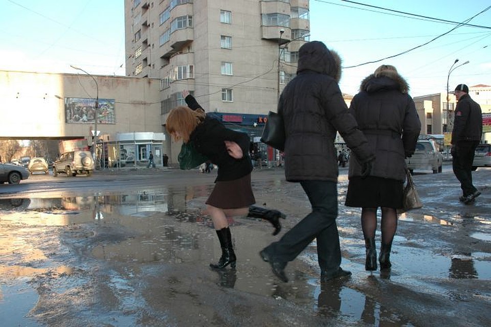 Слякоть перестанет чередоваться с гололедом лишь в ноябре.