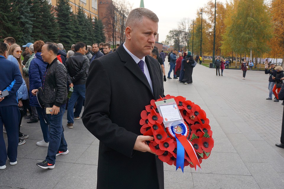Прибыв в Москву для выступления на круглом столе в Государственной Думе РФ, лидер партии «Британия прежде всего» (Britain First) Пол Голдинг первым делом отправился в Александровский сад.