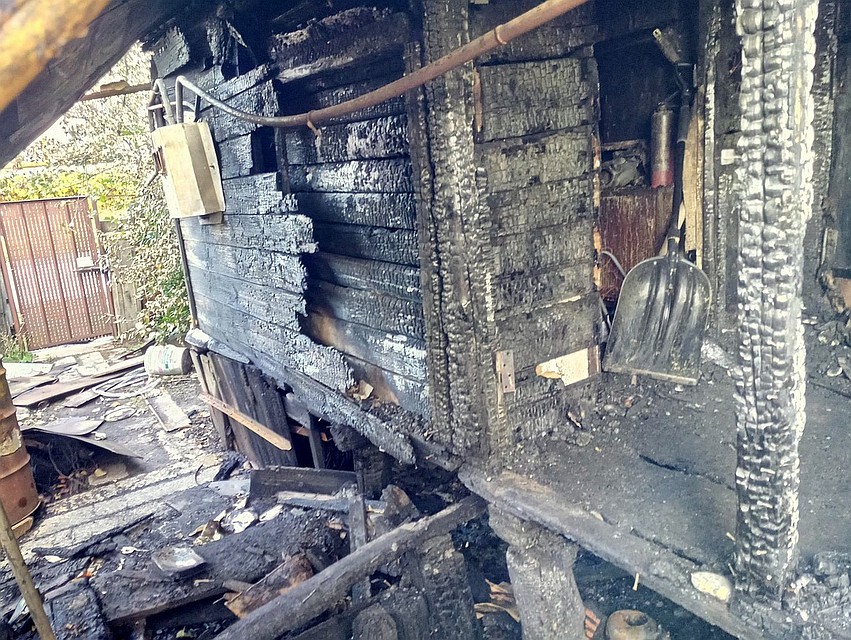 Сильный пожар тушить пришлось больше часа