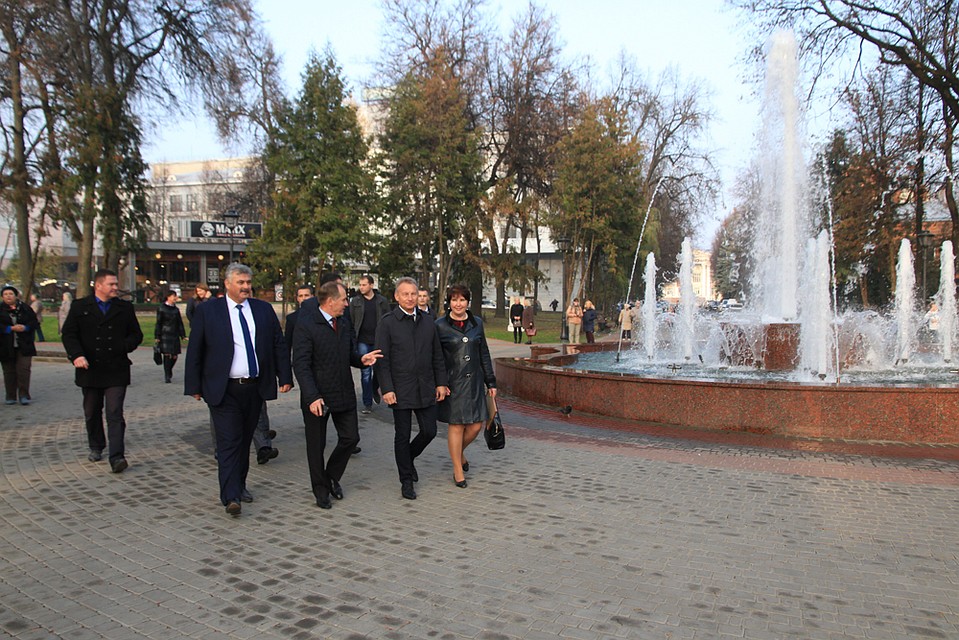 Напомним, ремонт сквера Карла Маркса обошелся бюджету почти в 43 миллиона рублей.Фото: пресс-служба Брянского городского Совета народных депутатов