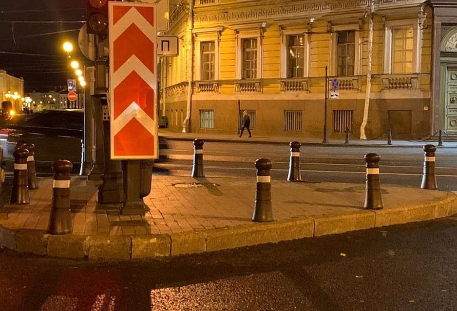 Столбики произвели во Франции по всем стандартам европейского качества. Фото: krti.gov.spb.ru
